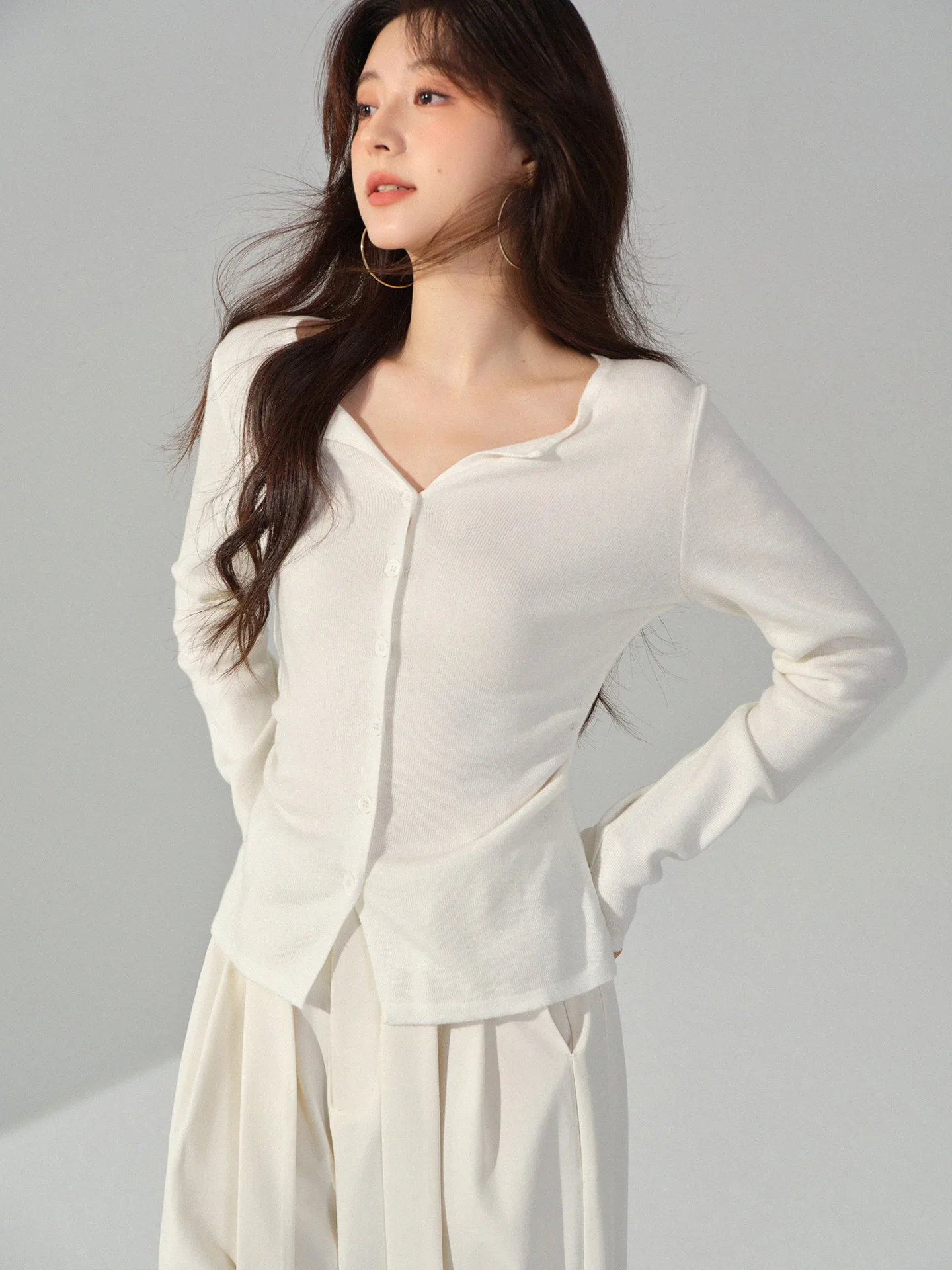 Elegante maglione cardigan lavorato a maglia slim fit con scollo a V e bottoni a maniche lunghe, pullover morbido ed elasticizzato, strati invernali e abiti casual