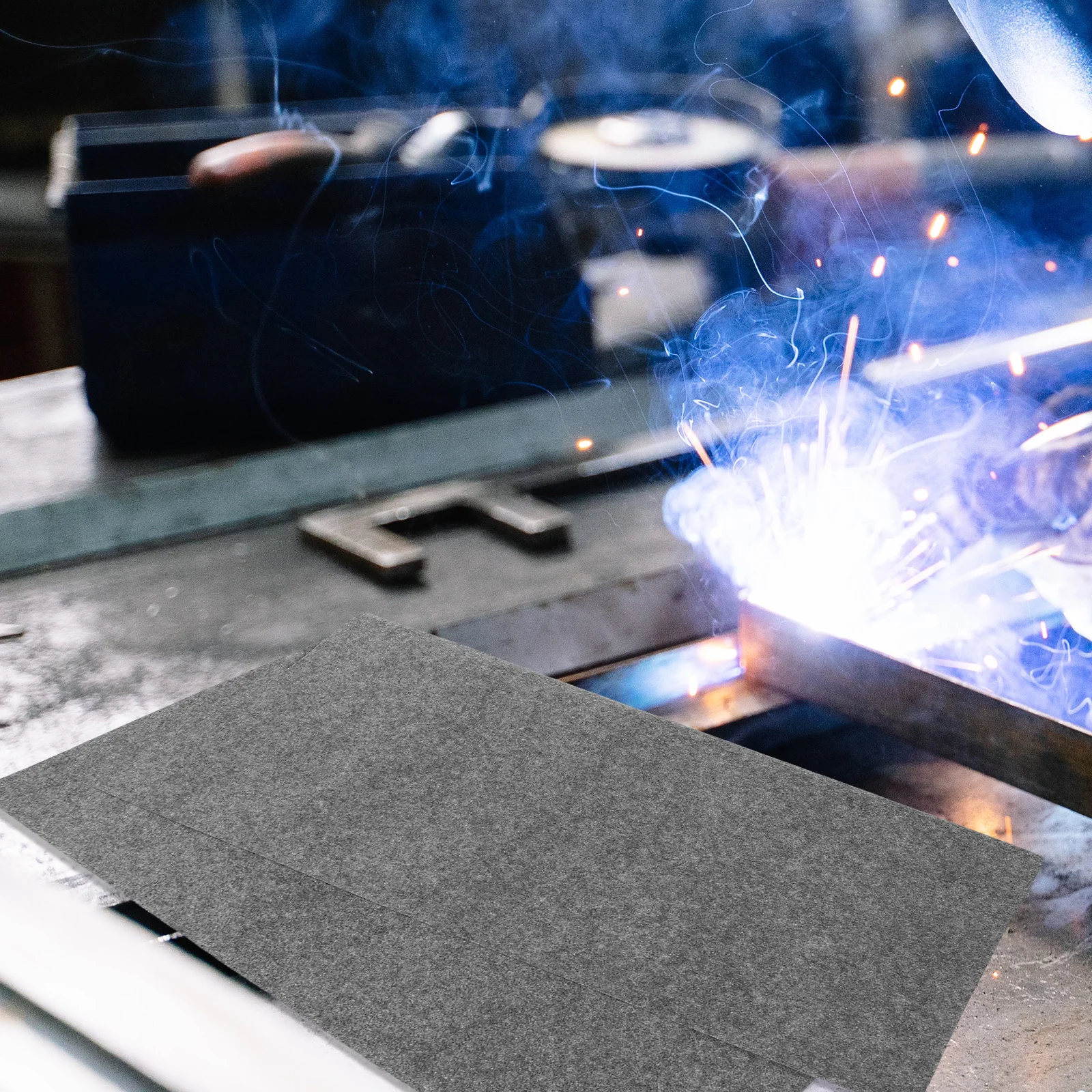 

Welding Blanket Fireproof Heat Resistant Soldering Mat for Welding Camping Outdoor Flame Protection Safety Gear