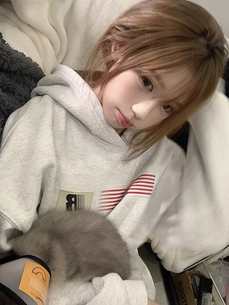 

Мужская толстовка в американском ретро-стиле с белым цветочным принтом, свободного кроя, из плотного хлопка и полиэстера, повседневная одежда для подростков