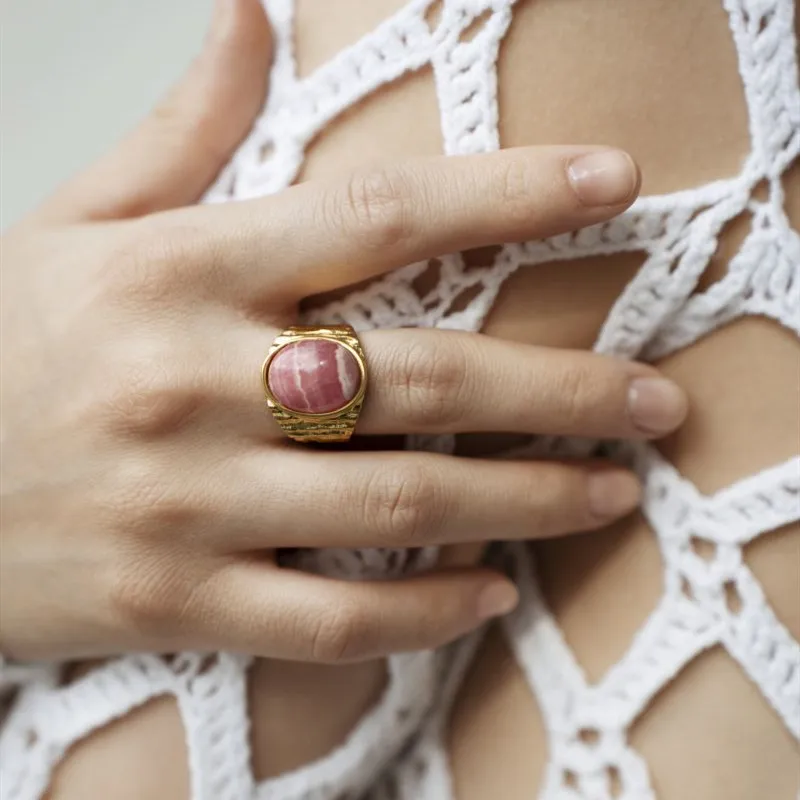 أزياء أوروبا النحاس 18K مطلية بالذهب الوردي الأحجار الكريمة حلقة واسعة امرأة شعبية سحر مجوهرات اكسسوارات
