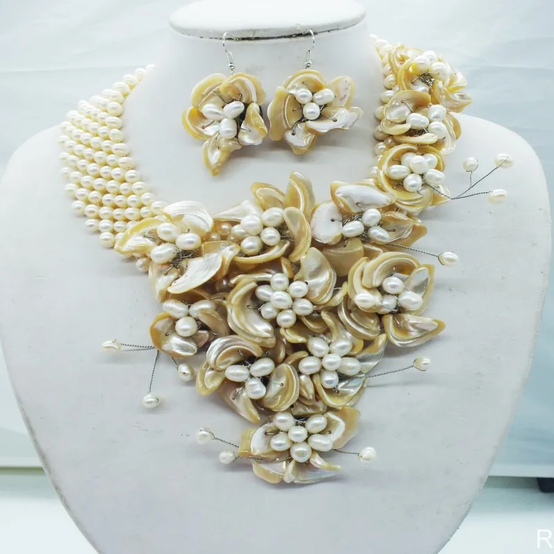 brand new  !!   Classic romantic  pearl shell flower necklace 19