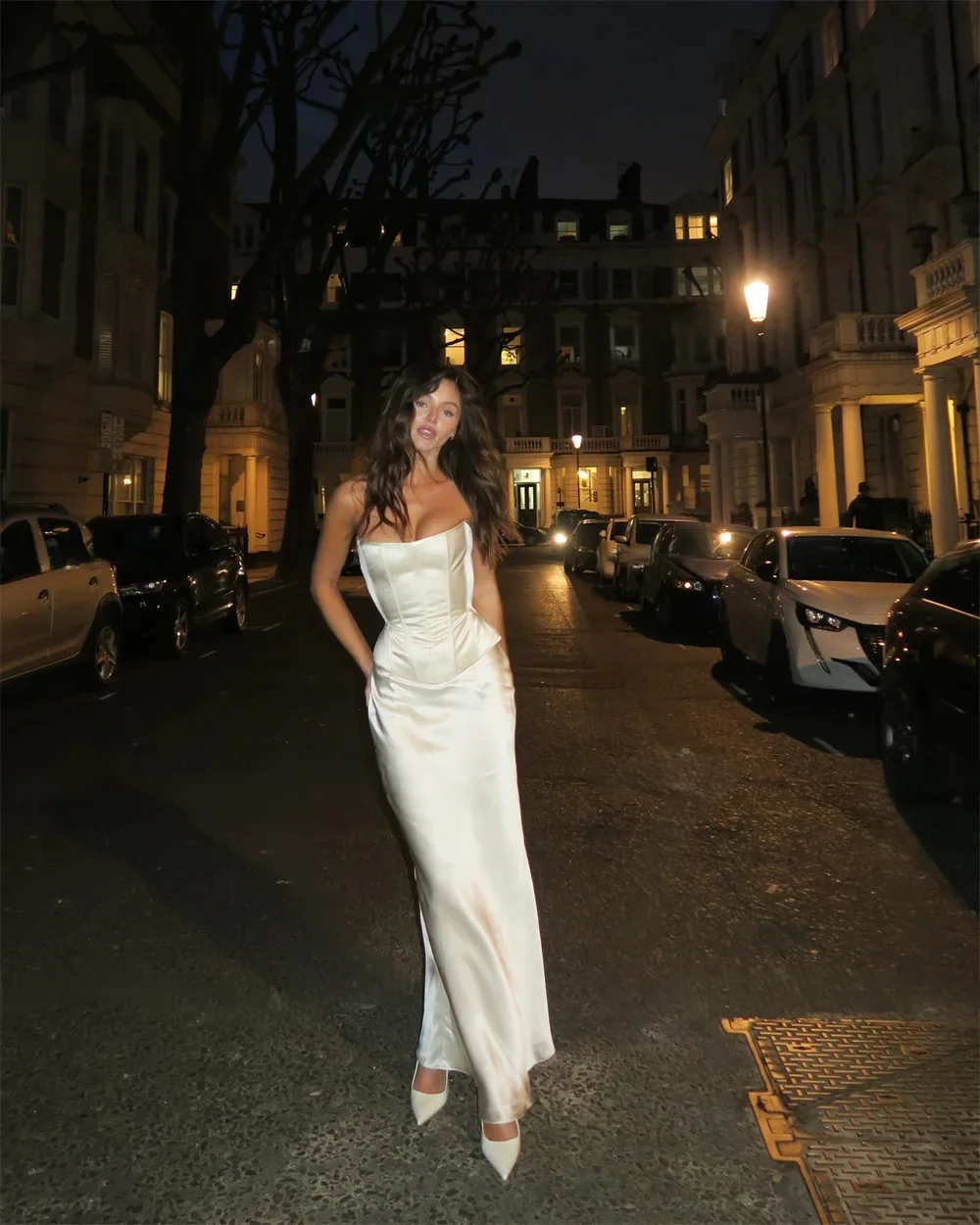 تخصيص فستان الزفاف الضيق مثير حمالة بسيط الساتان قبالة الكتف فستان الزفاف فستان الزفاف الشاطئ البوهيمي