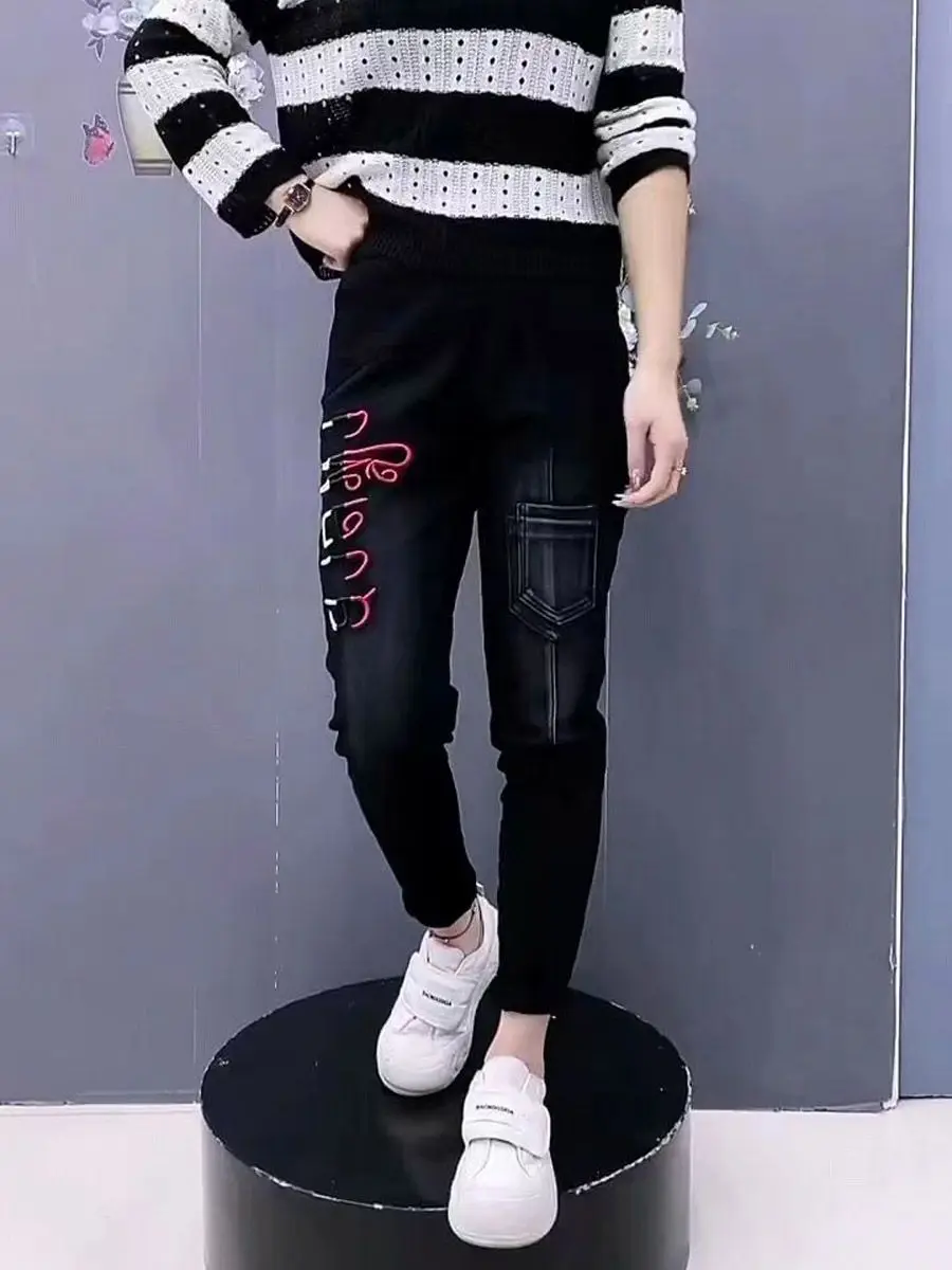 عالية الخصر الصناعة الثقيلة التطريز المتناقضة اللون الرجعية هارلان السراويل 2025 الخريف تنوعا مطاطا جينز رفيع النساء