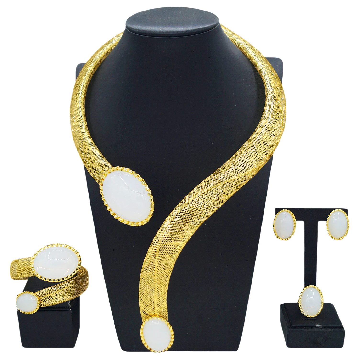 

Luxury Gold-Plated Women's Jewelry 4-Piece Round Necklace Bracelet Earrings Ring Gold Classic Dubai Wedding Gift High Quality