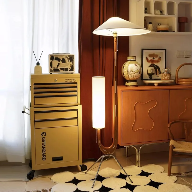Nordic Retro Led Floor Lamp Walnut Bedroom Creative Giraffe Vertical Atmosphere Decoration Floor Lamp