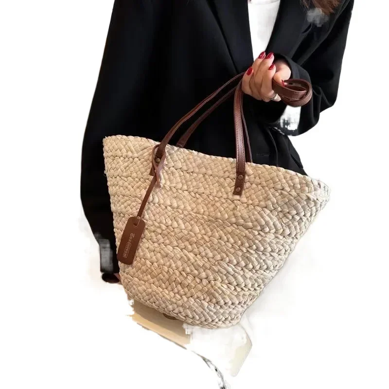 

2025 Women's Chic French Rattan Tote - Large Beach Basket Bag with Bohemian Shoulder & Crossbody Function for Stylish Getaways
