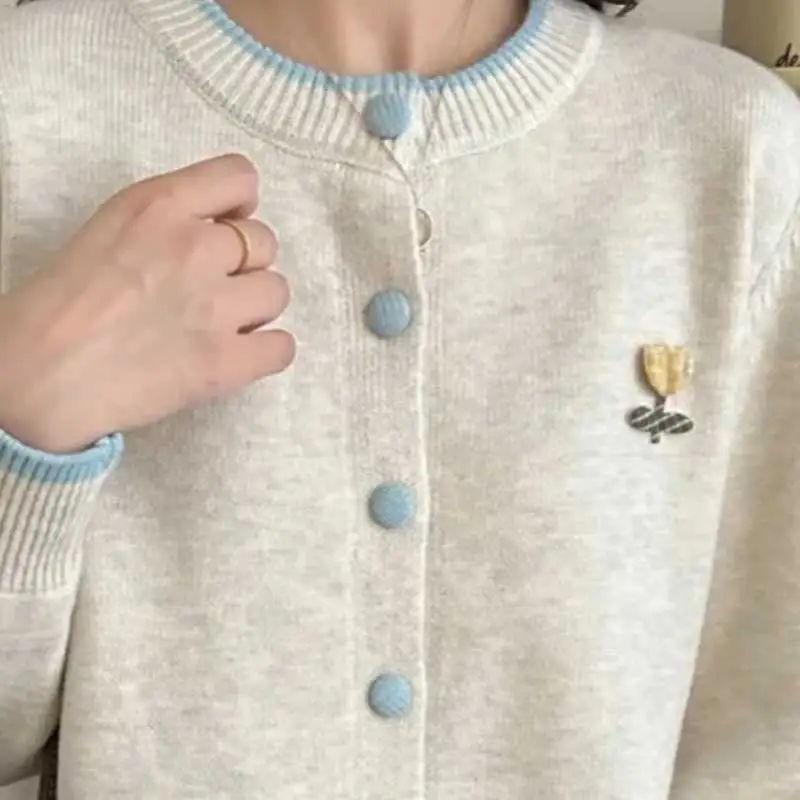 女性服秋冬ファッションシンプルボタン無地ニット女性オールマッチファッショナブルなルーズセーターカーディガン