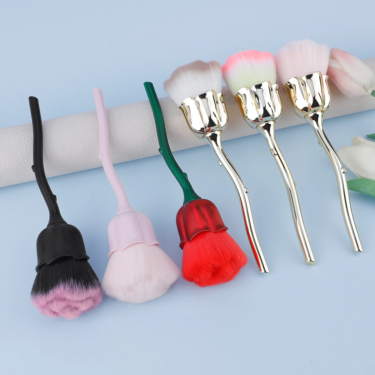 فرشاة بودرة سائبة باللون الوردي، شعر ناعم واحد مطلي بمقبض مطلي، فرشاة مكياج على شكل زهرة، فرشاة غبار الأظافر، فرشاة أحمر الخدود على شكل زهرة