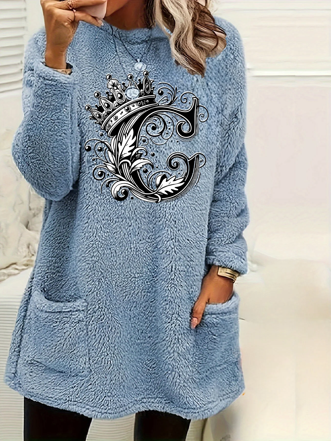 Plus Size Women Fleece Sweatshirt Letter Crown Flower Printed Round Neck Soft Warm Sweater Casual Winter Long Sleeve Pullovers