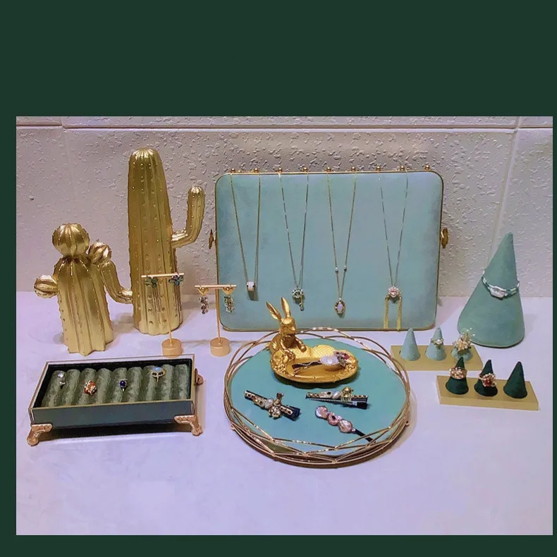 

Beautiful Decoration Jewelry Display Rack AB Double Sided Earring Necklace Organizer Soft Velvet Small Artwork Holder Tray