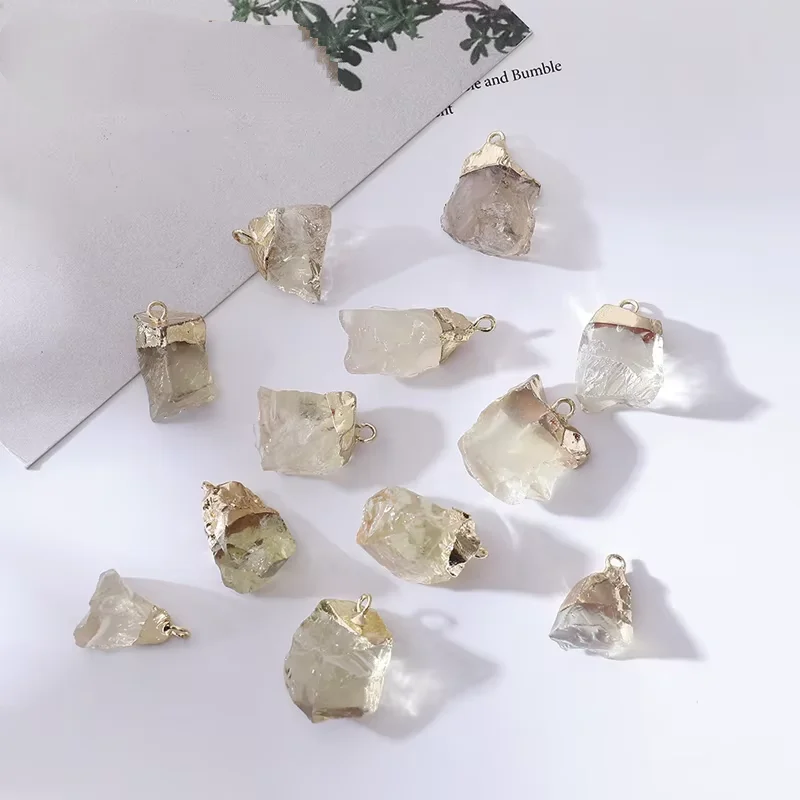 1 stücke 10-15mm Mini Natürliche Quarz Raw Amethyst Anhänger Unregelmäßigen Stein Für Schmuck Machen Ohrringe Halskette DIY zubehör