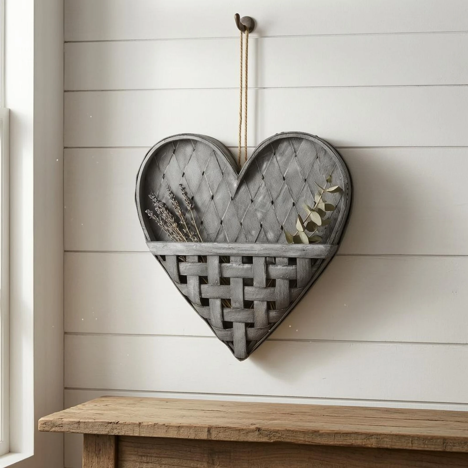 Heart Wall Basket Woven Wall Storage Basket Home Decor Handwoven Space-Saving for Indoor