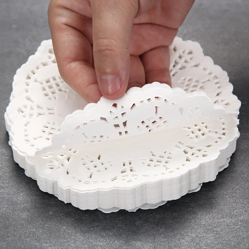 150Pcs Round Mat Paper Doily Lace Brim Cupcake Pad for Fried Food Dessert Cookies Party Wedding Table Decor Biscuit Cake Pad