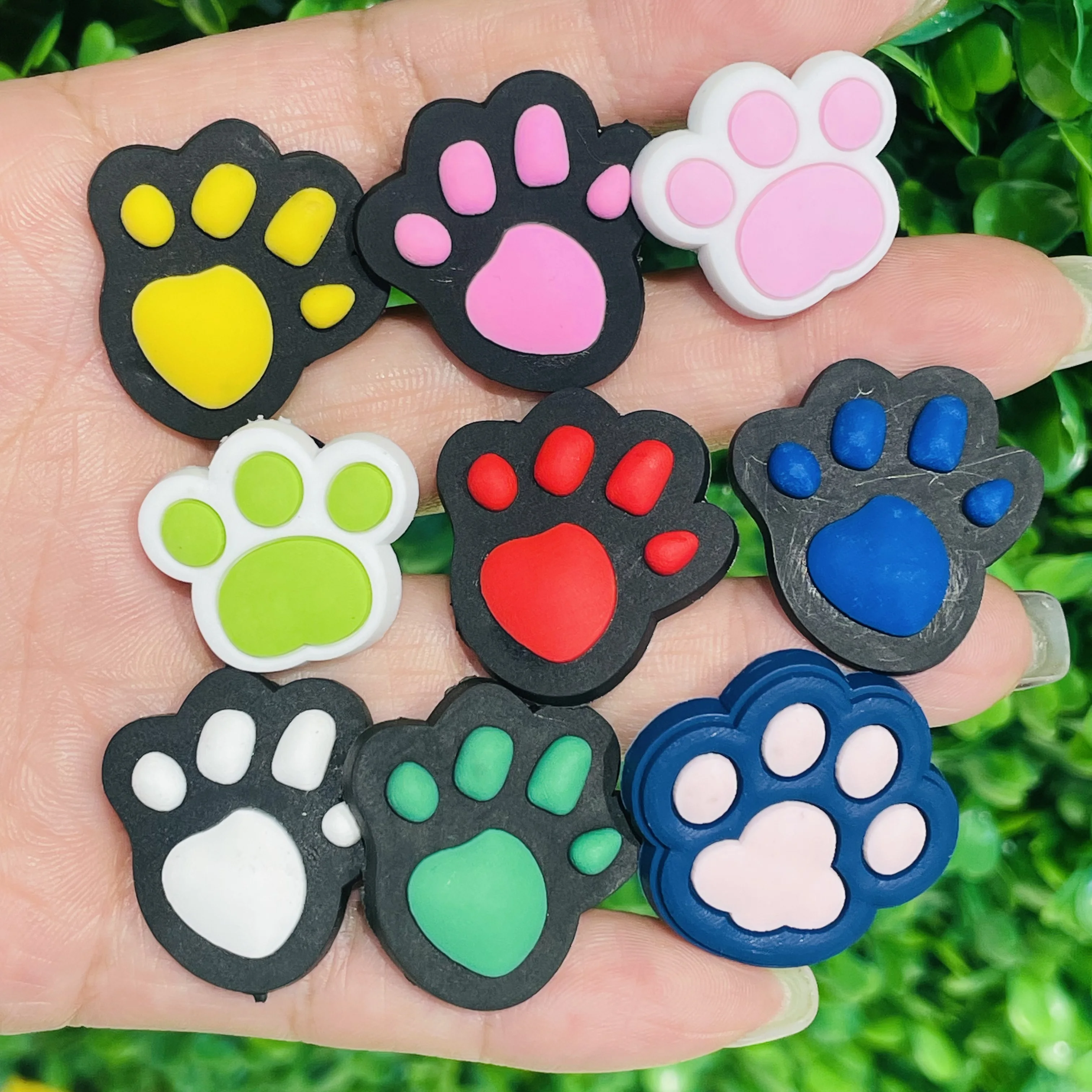 1-9 buah kartun warna-warni hewan kucing anjing jejak kaki PVC sepatu pesona sandal aksesoris taman sepatu ornamen hadiah pesta anak