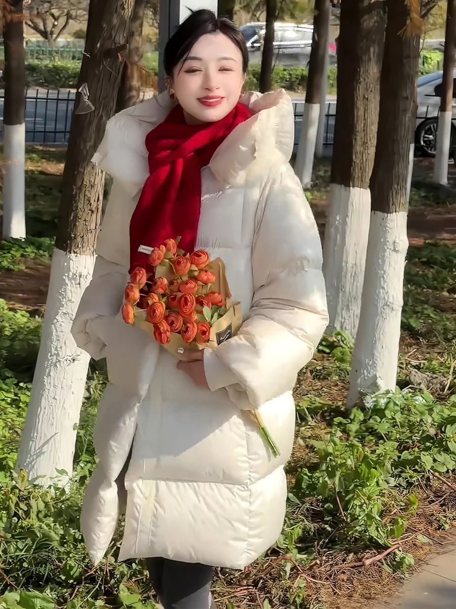 เสื้อพัฟเฟอร์มีฮู้ดสไตล์เกาหลี ความยาวปานกลาง สำหรับผู้หญิง รุ่นใหม่ปี 2025 ทรงหลวม ช่วยให้ดูผอม สีขาว บุด้วยขนเป็ด ให้ความอบอุ่น