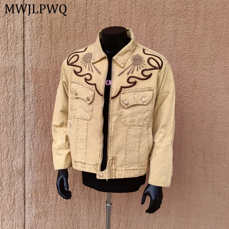 

MWJLPWQ Trendy Design Embroidered Khaki Short Denim Jacket For Men Spring 2025 New Lapel Zipper Stylish Loose Casual Coat 11154