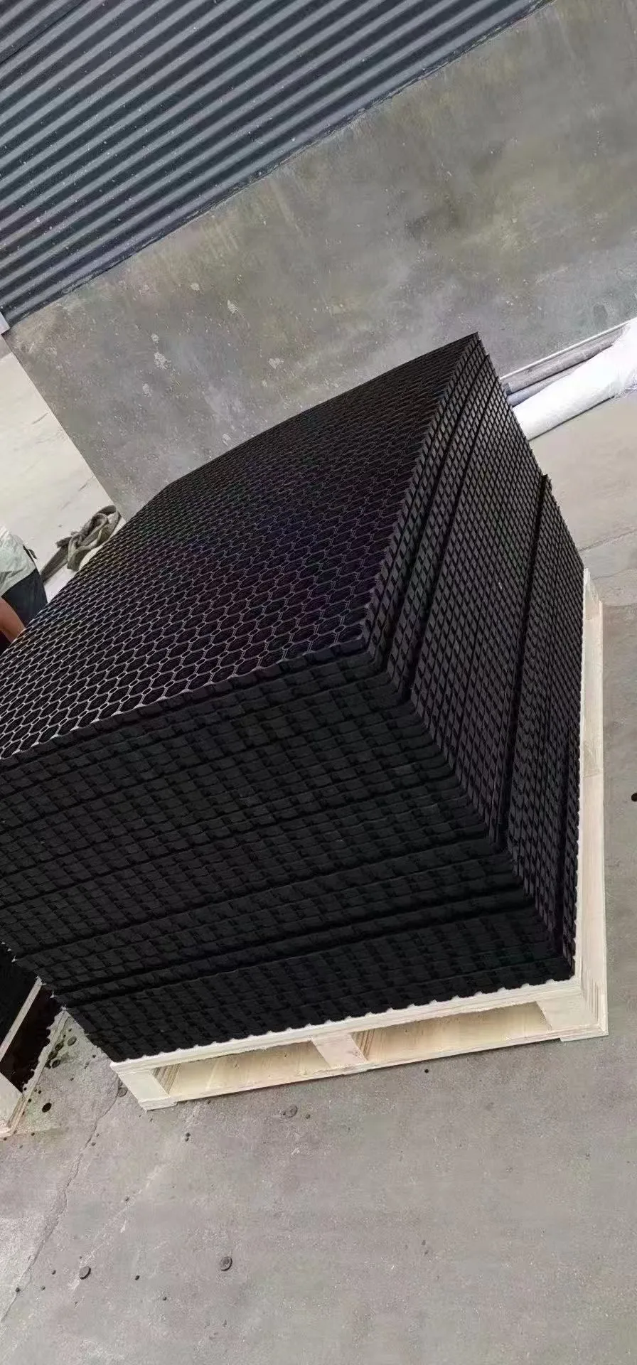 Tappetino in gomma antiscivolo con foro di drenaggio per area bagnata 2025 per officina di cucina industriale