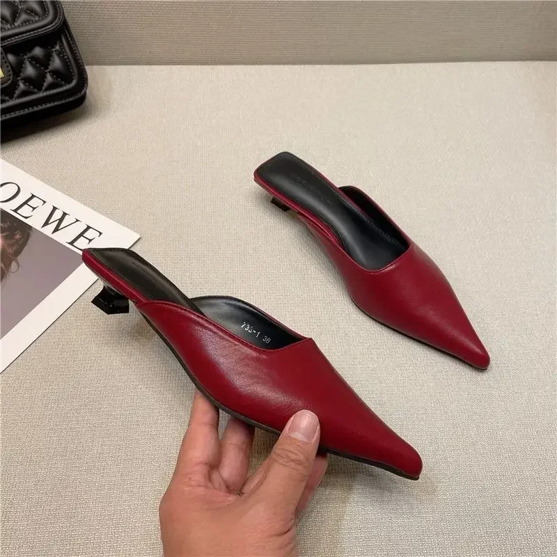 New Low Heel Slippers Summer Close Toe Outdoor Mules Casual Pumps Street Style Sandal Slip On Half Slippers Loafers