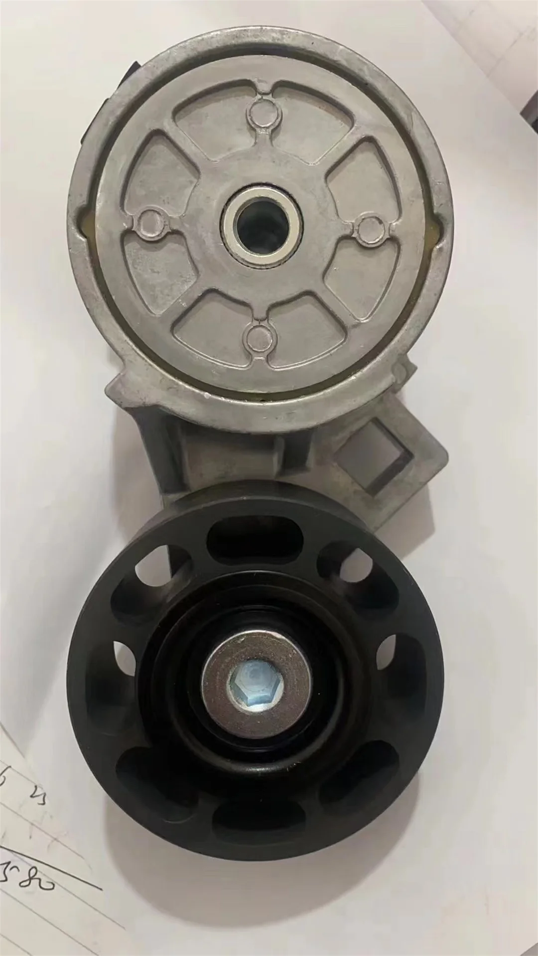 

Cummins ISX15 diesel engine accessory belt tensioner/3680194