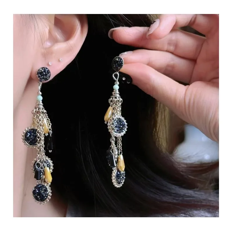 

Retro Exquisite Long Fringed Earrings Women's High Sense Temperament Personality Versatile Stud Earrings Elegant Commuter Earrin