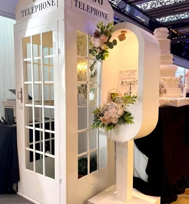 

Hot Sale White Pink Flower Props Antique Phone Booth Wedding Decoration Background Rack