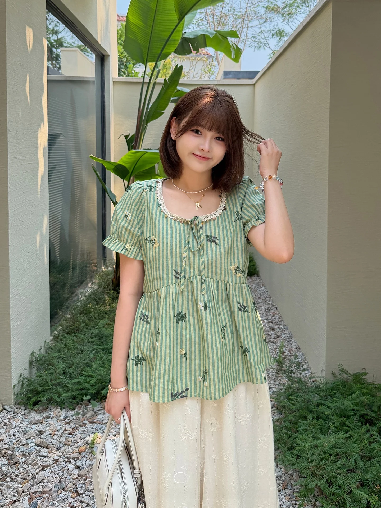 

plus Size Women's Casual Style Embroidered Loose Fit Floral Collar Striped Doll Shirt Summer Slimming Top Cotton Short Sleeve