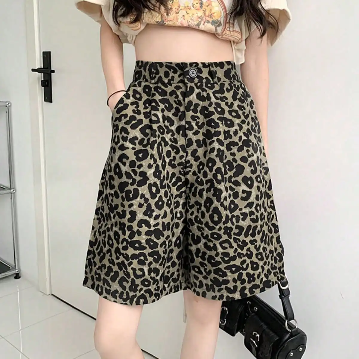 

Korean Chic Summer Casual Versatile High-Waisted Leopard Print Wide-Leg Shorts for Small People Loose Slimming Look Five-Point Pants for Women