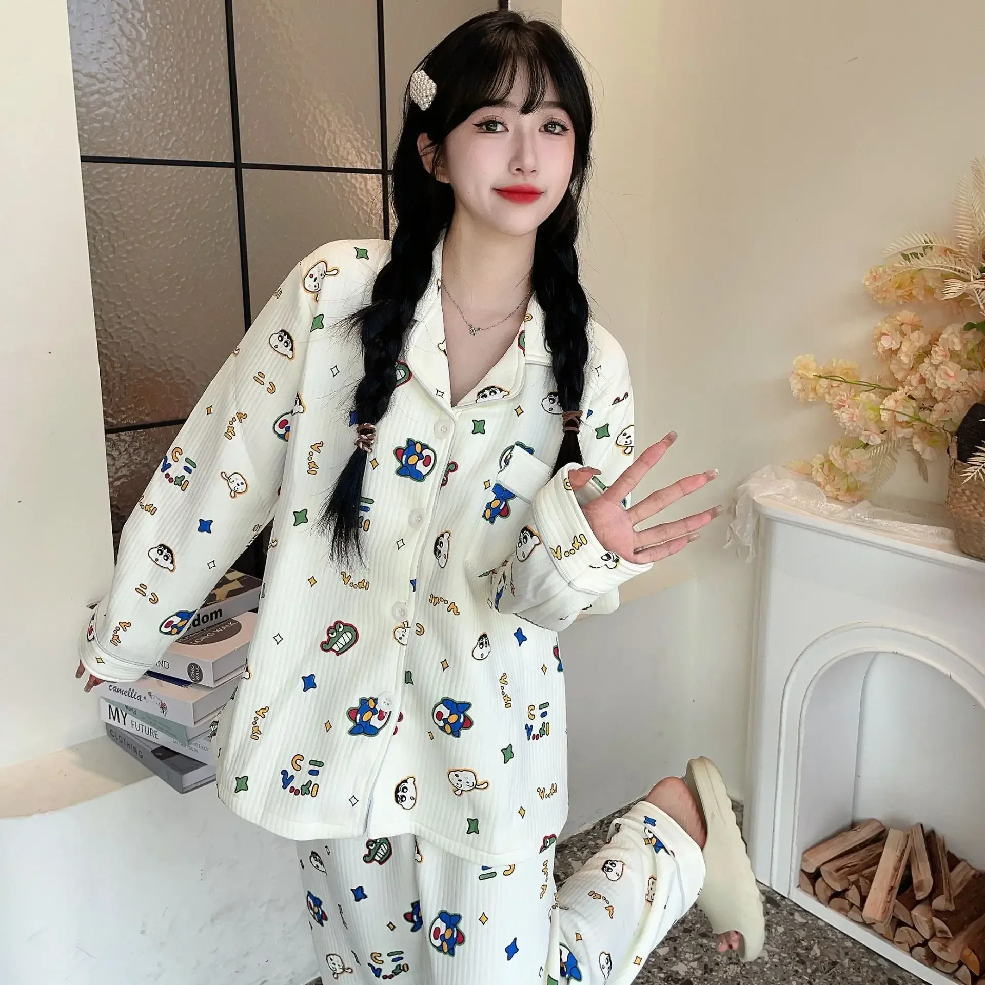 Crayon shin-chan Anime femmes pyjamas hiver épaissi chaud Homewear costume coton à manches longues Cardigan ample peut sortir pyjamas