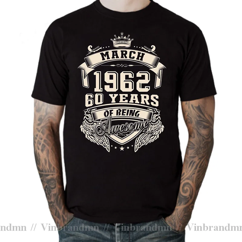 Camiseta Vintage de moda nacida en marzo de 1962, 60 años de ser impresionante, camiseta de manga corta con cuello redondo de algodón de talla grande para hombre