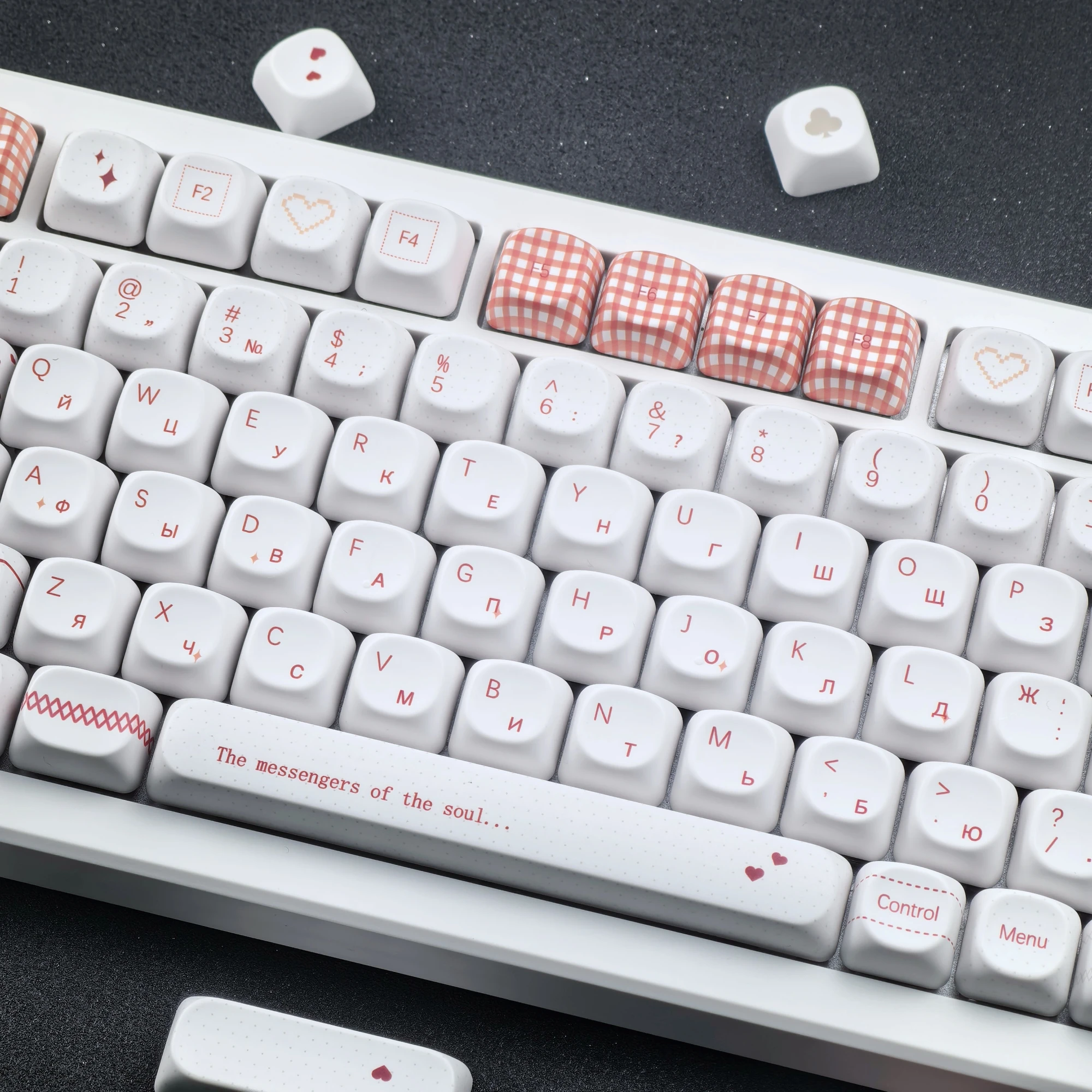 MAIMOOO Russian Keycaps Sweet Simple Red White Checkered MOA PBT Custom Heart Bow Cute Korean Keycap for Mechanical Keyboard
