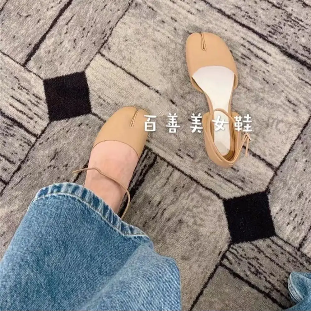 Retro Mary Jane Buckle Strap Split Toes Shoes 2024 Summer New INS Style Casual Pumps Round Toe Shallow Mid Heel Shoes