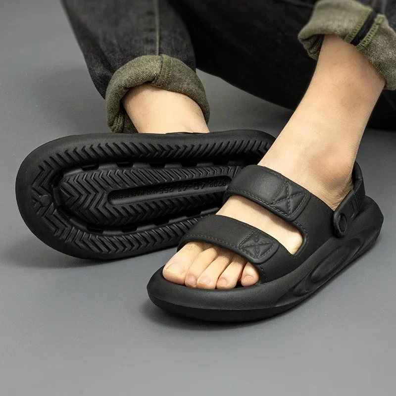 Outdoor Men Sandals Breath Lightweight Slippers Garden Shoes Clogs Couple Beach Casual Shoes Non Slip bathroom Indoor Slippers