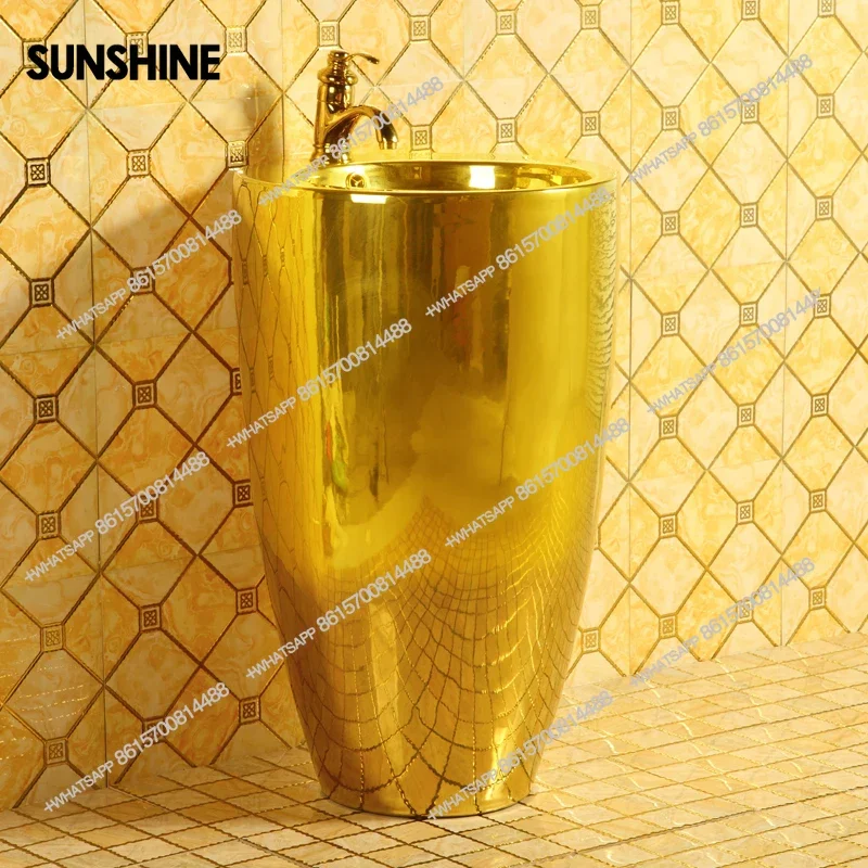 新しいヨーロピアンスタイルの金色の柱型洗面台、明るい金色の質感の一体型床デザインのバスルームY