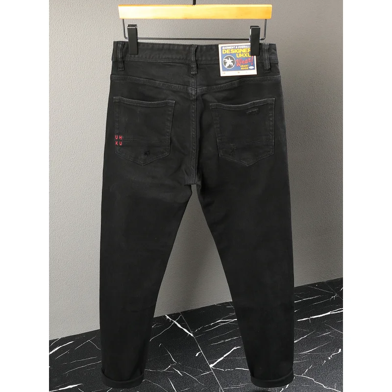 Pantalones vaqueros rasgados negros con diseño de letras bordadas para hombre, pantalones de pierna pequeña frescos para primavera y otoño