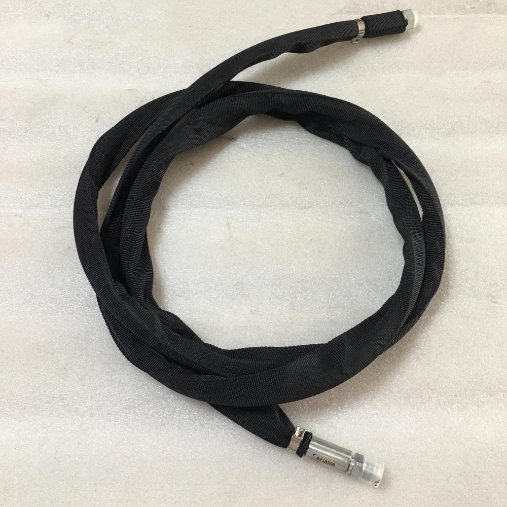 

Hose 6718358 Suitable for Bobcat Loaders 773 873 883 S175 S185 S205 T190