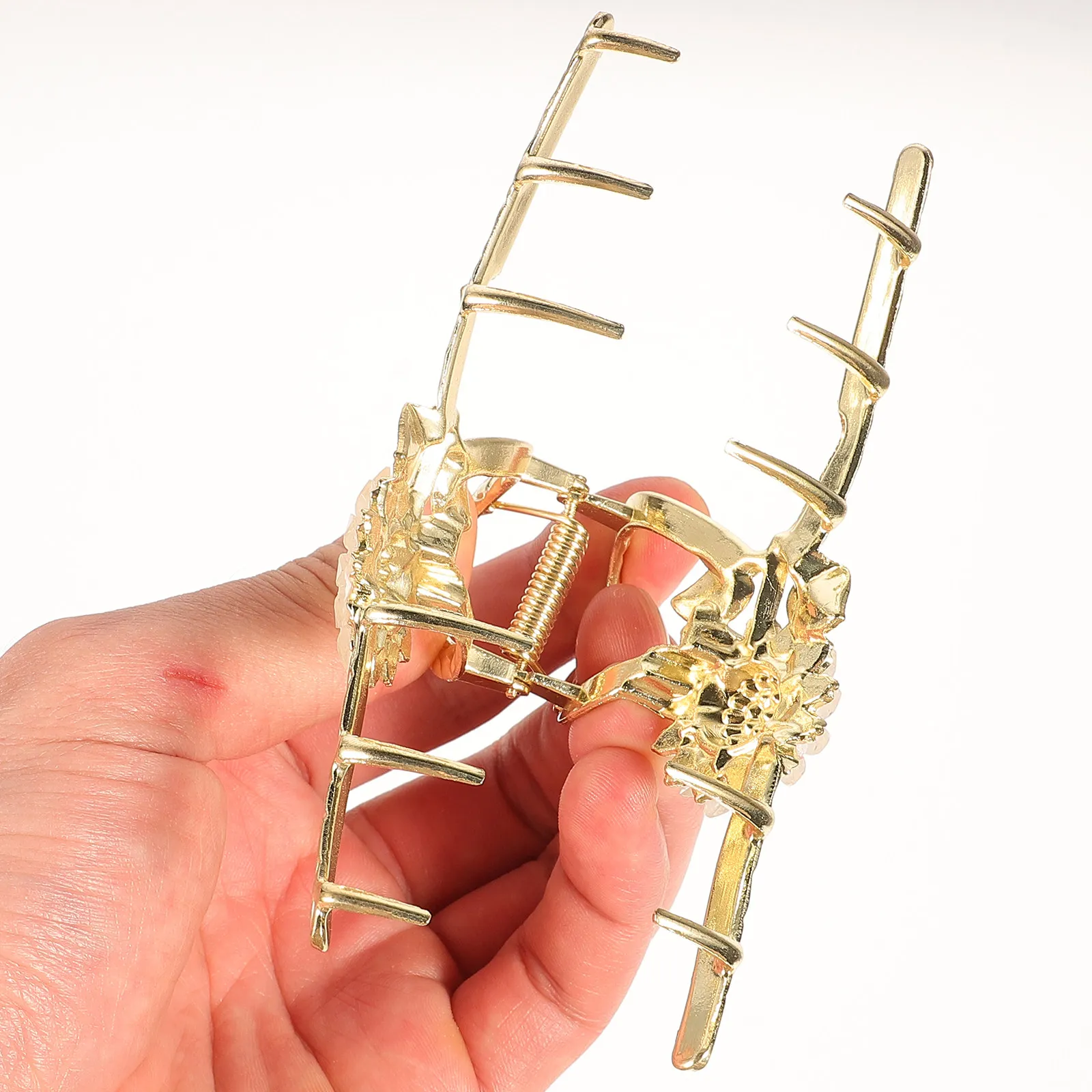 

2Pcs Water Drill Hair Claw Clips Sunflower Metal Jaw Clips Nonslip Large Hair Accessories for Women Metal Claw Clip