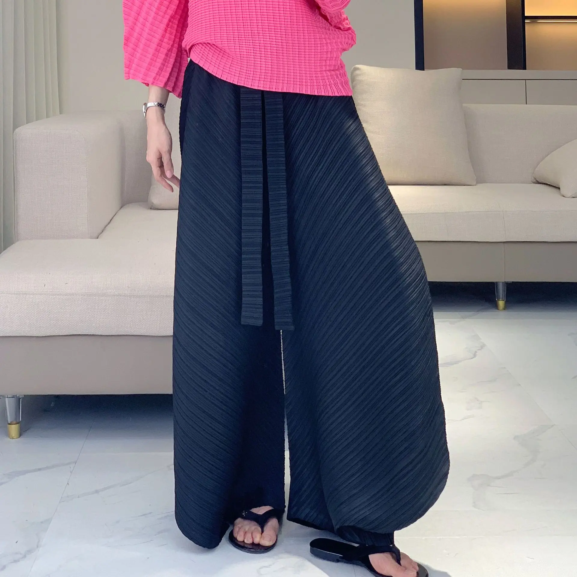 Miyake Drape Casual Wide-leg Pants Women's Japanese Loose and Thin High-waisted Swinging Pants Elegant Design Pants Versatile