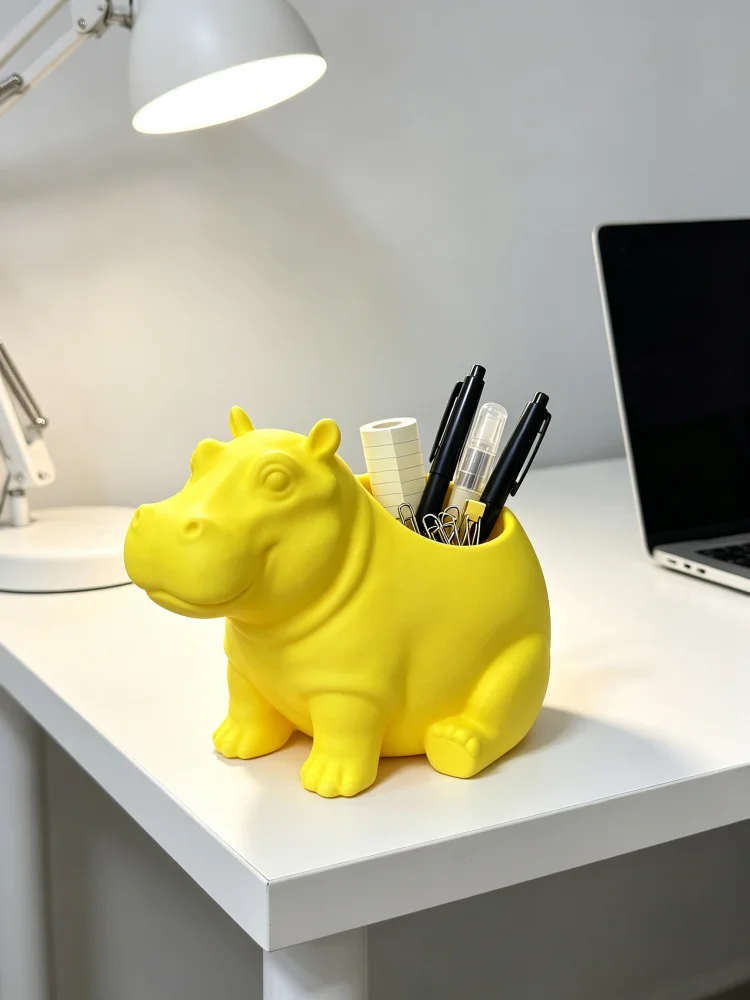 Hippopotamus-shaped multifunctional pen holder, desktop storage box for stationery, cute hippopotamus cartoon desktop ornament, made of PLA matte solid material, stable base with large storage space, convenient to use and serves as both decoration and practicality, suitable for storing makeup brushes and small miscellaneous items, home office accessory, student desk decoration, cute room decoration, creative gift
