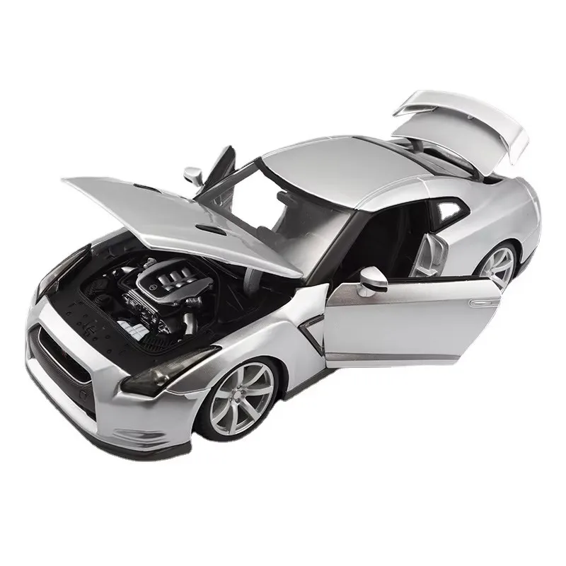 Bruago 1:18 2009 Gt-R 35 Silver Nissan Simulation Alloy Car Model Enthusiast Collection Static Ornament Car Collectibles Gift