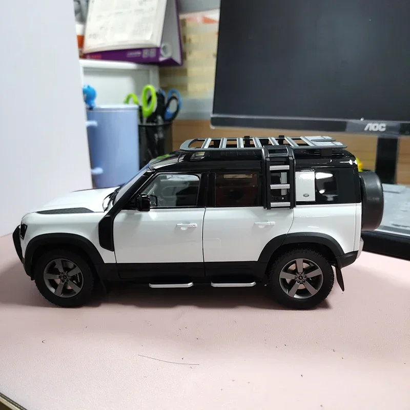 1:18 Almost Real For 2020 Land Rover Defender 110 90 Diecast CAR MODEL TOYS Boys Girls Collection White Metal,Plastic