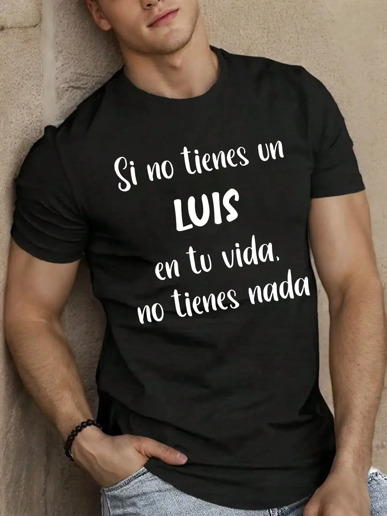 

Fun Spanish Men's Graphic Short Sleeve T-Shirt - Olive Green with Bold Black Text "Si No Te En Luis Tu Vida No Te Nada"