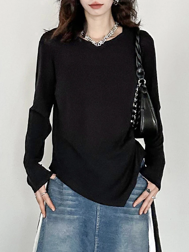 [EAM] Women Black White Brief Irregular Hem Casual T-shirt New Round Neck Long Sleeve Fashion Tide Spring Autumn 2024