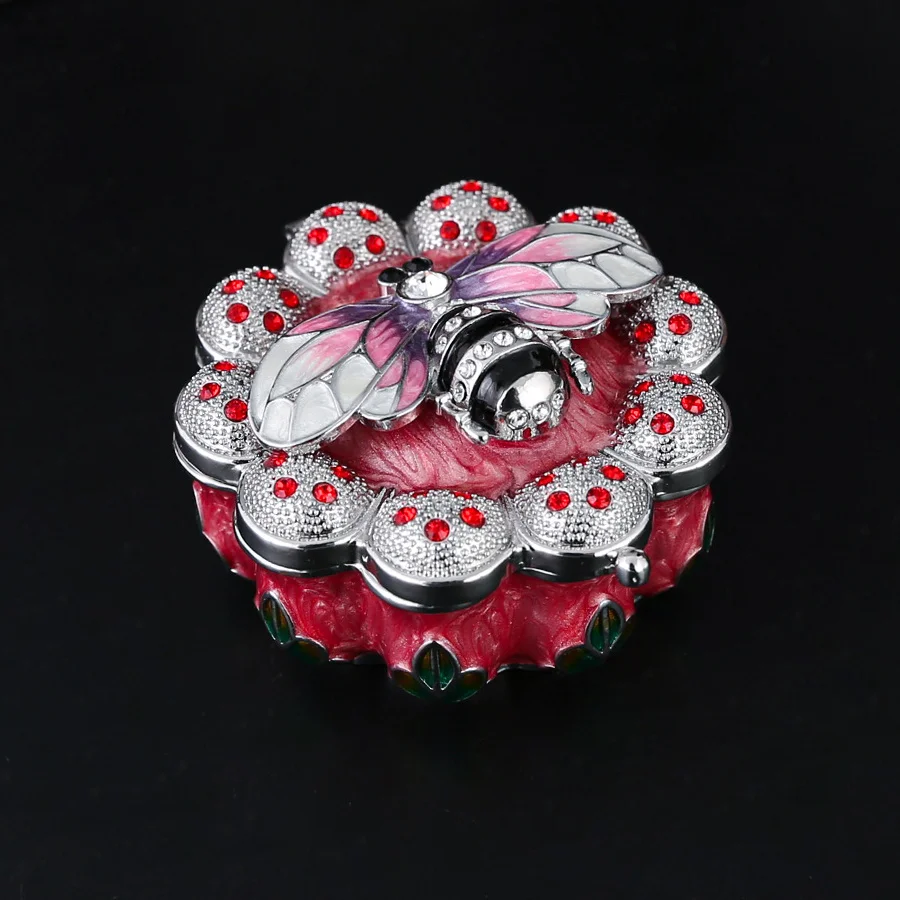 Eine Schmuckschatulle in Tierform, Schmuckaufbewahrungsbox wie Halsketten, Ringe, Ohrringe, dekoratives Kunsthandwerk, Tischartikel