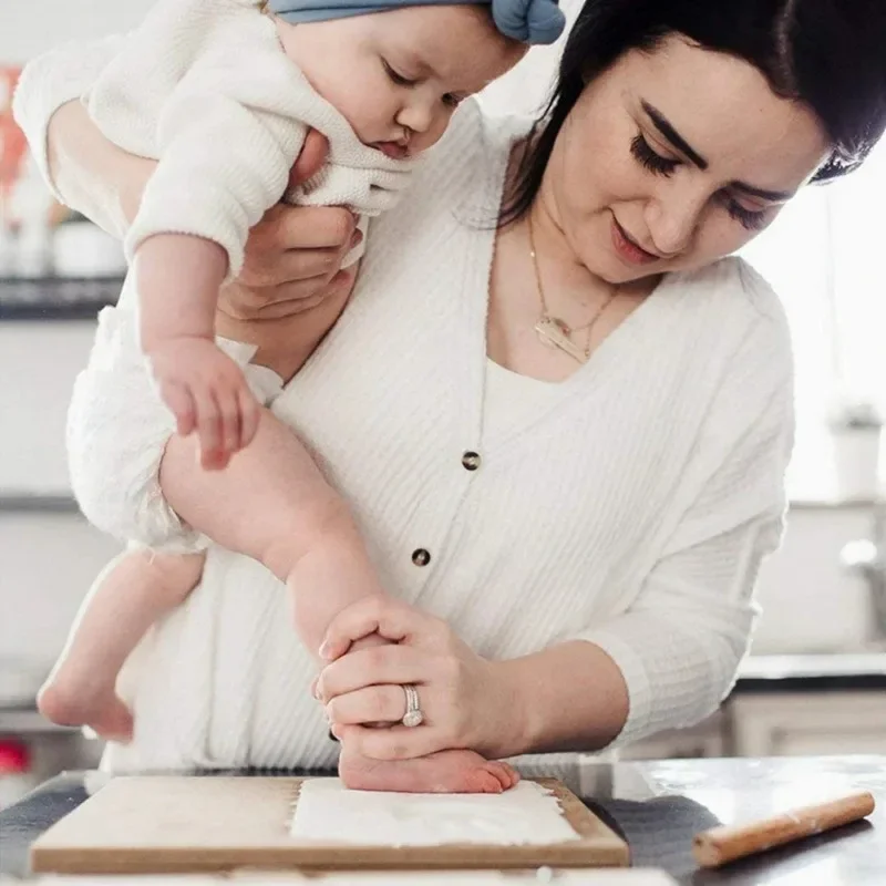 RT01 新生児の手形と足形フォトフレーム 粘土キット付き お土産おもちゃ 男の子と女の子へのギフト ホームデコレーション*JK2