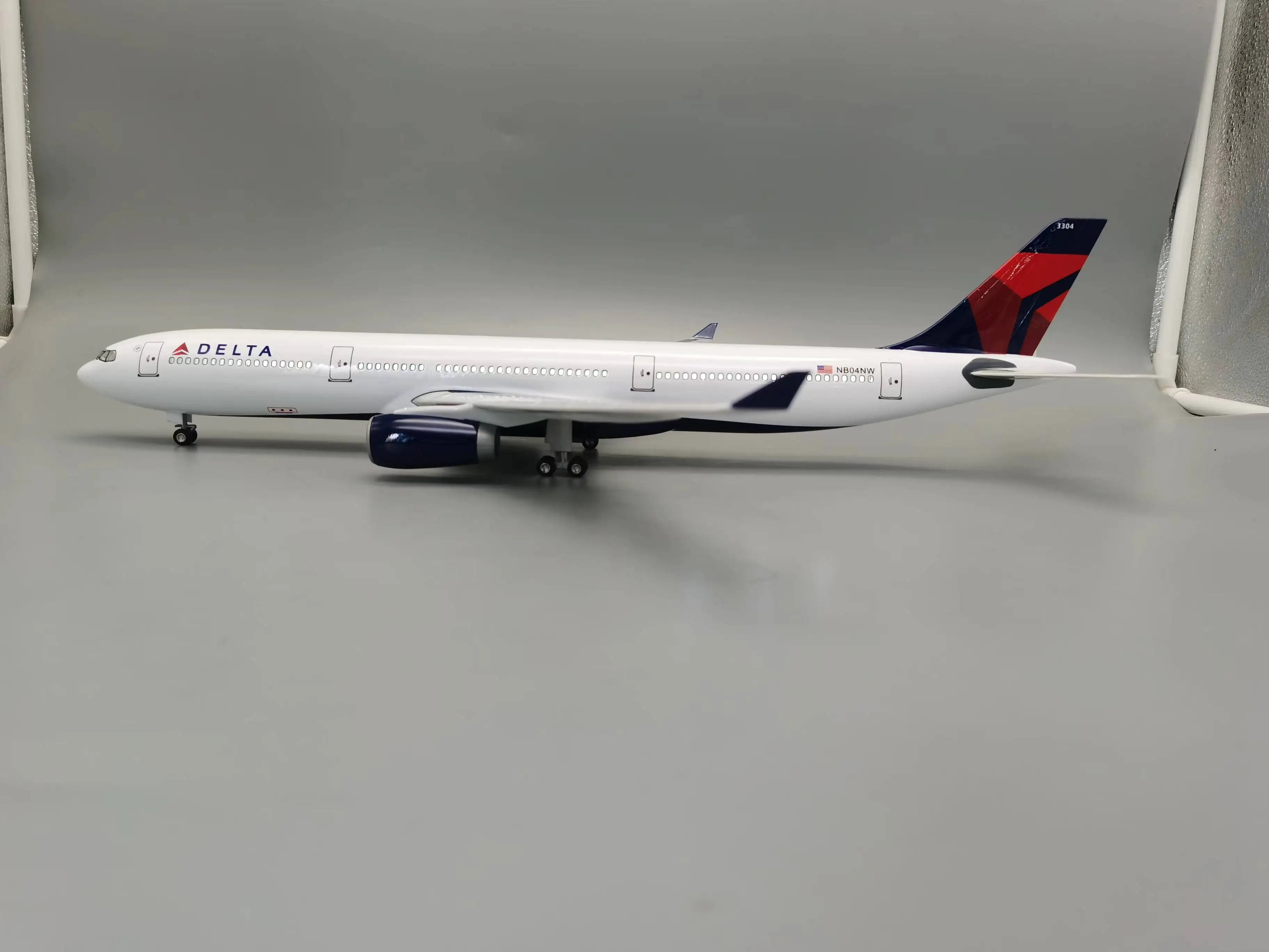 

Model Plane A330 1:135 Scale 47cm Delta Airways Airplanes W Landing Gear Wheels Lights Resin Aircraft Home Decor Collection