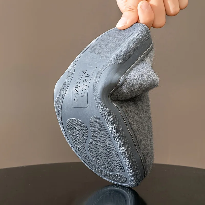 Męskie kapcie do salonu z filcu, miękkie, ciepłe, z poduszką TPR i pianką memory, wysokiej jakości, zimowe, do użytku wewnątrz pomieszczeń.