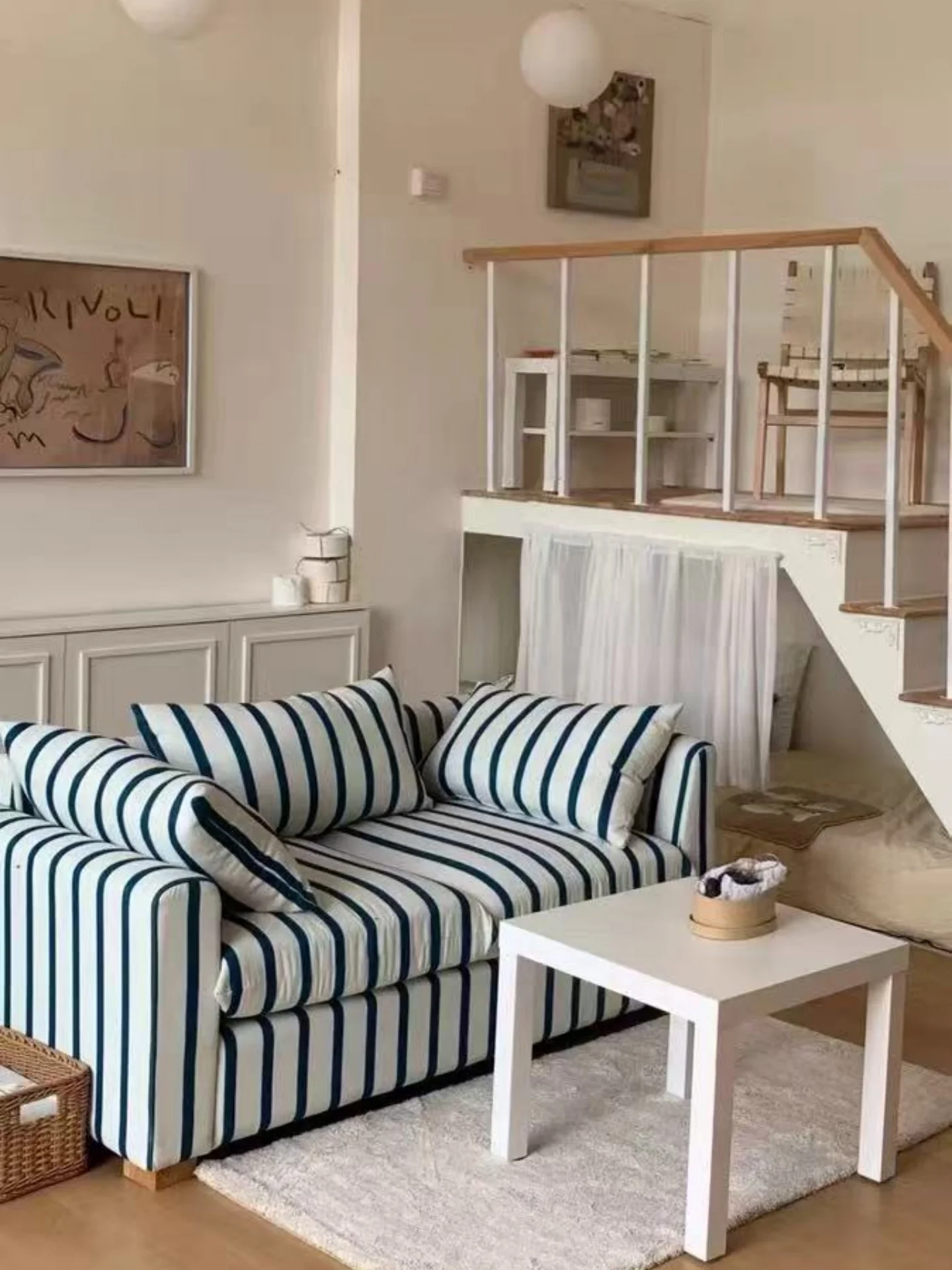 أريكة قماشية للسرير والإفطار على الطراز الفرنسي القديم لغرفة المعيشة وغرفة النوم مصممة للترفيه باللون الأزرق مخططة مزدوجة