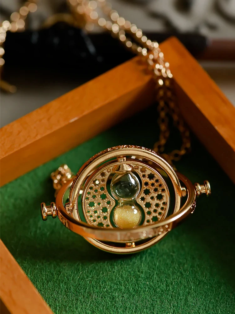 New Harried Time Necklace Timer Hourglass 360 Rotatable Potters Chain Cosplay Badge Brooch Jewelry Magic School Fans Gift