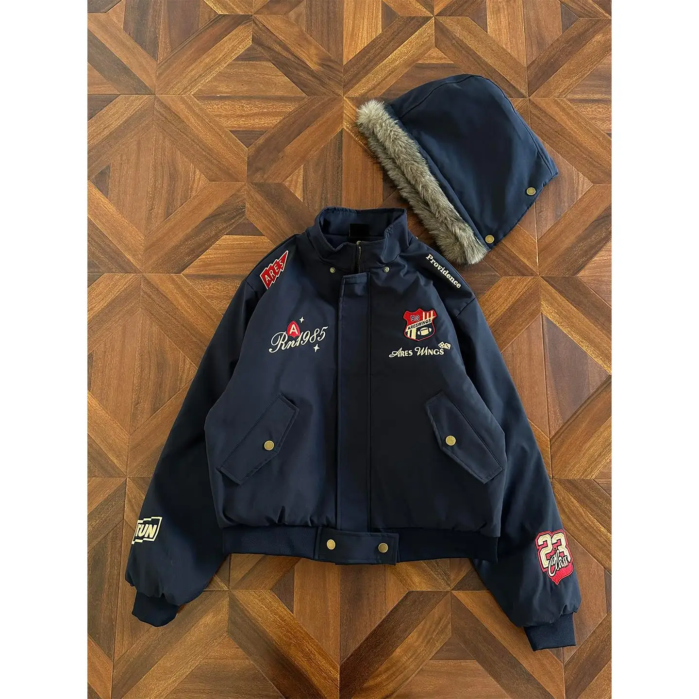 

Американский ретро-костюм с вышивкой Bae Jaet для мужчин: весенняя куртка Cleanfit, съемная хлопковая шапка, хлопковый костюм Mountain Eagle