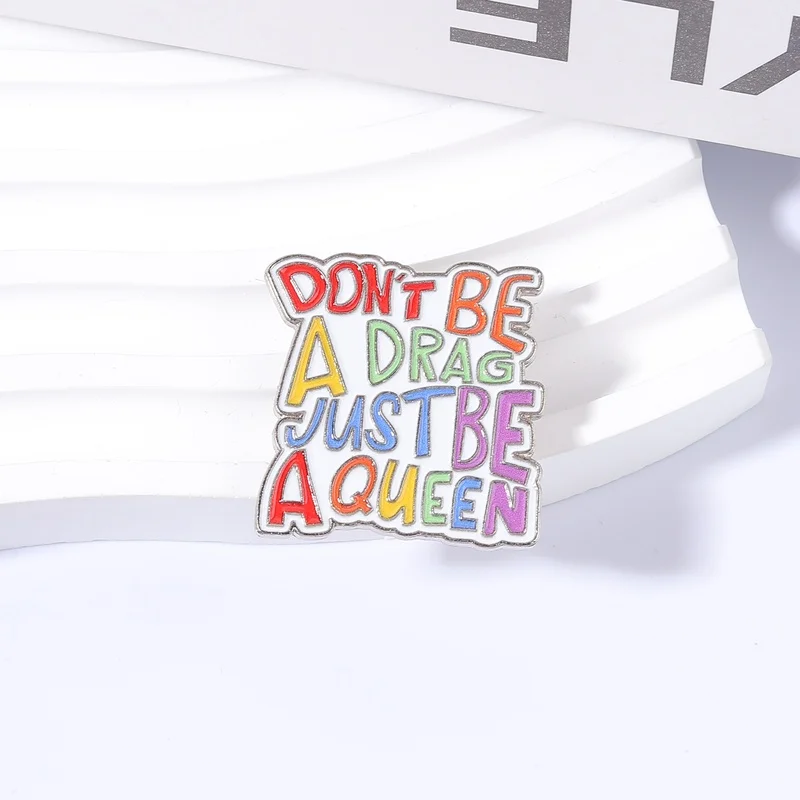 Don't Be A Drag Just Be A Queen Emaille-Pins, motivierende, freche Regenbogen-Zitate, Brosche, Rucksack- und Kleidungsabzeichen, Modeschmuck, Geschenk – Detail 7